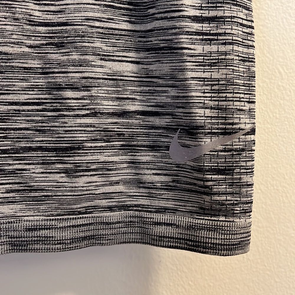 Nike Workout Tank Top Size Small Grey and Black Great Condition - Picture 4 of 5